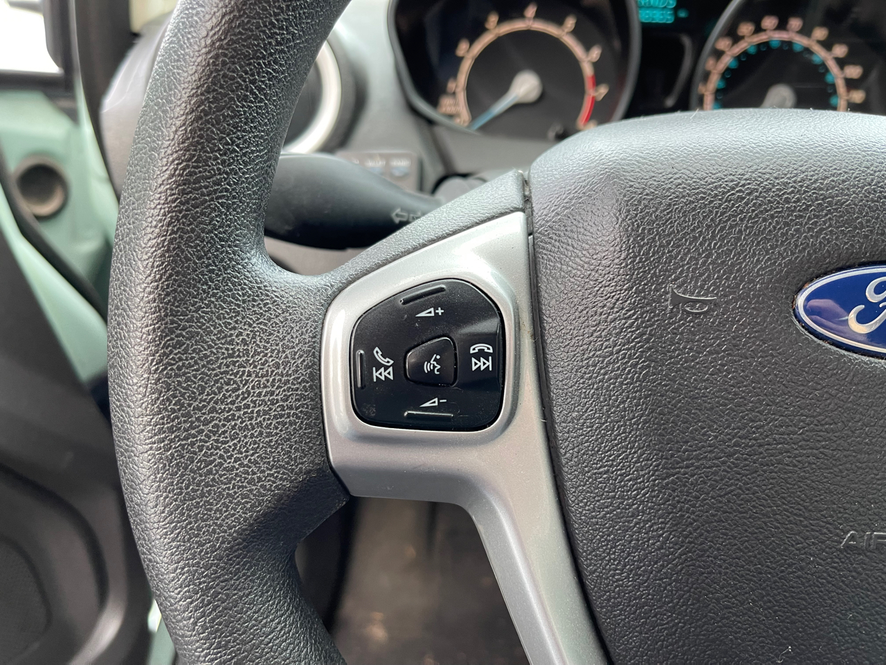 Vehicle image 16 of 21