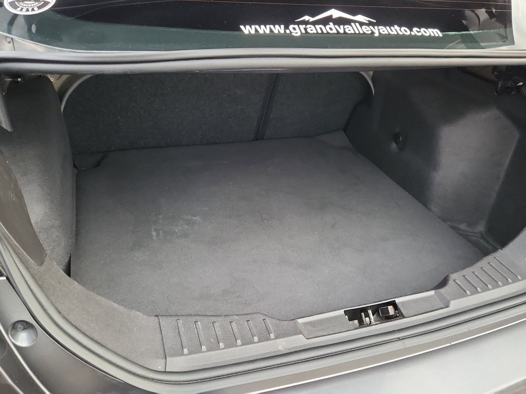 2018 Ford Focus SE Image 8 of 23