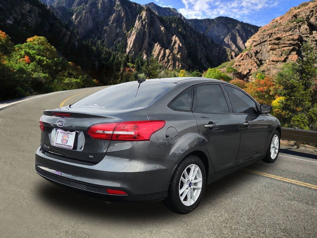 2018 Ford Focus SE Image 4 of 23