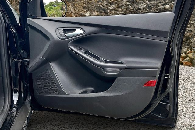 Vehicle image 22 of 33