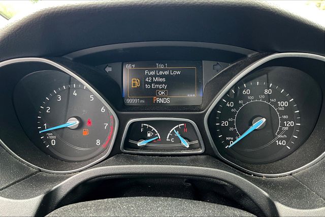 Vehicle image 17 of 33