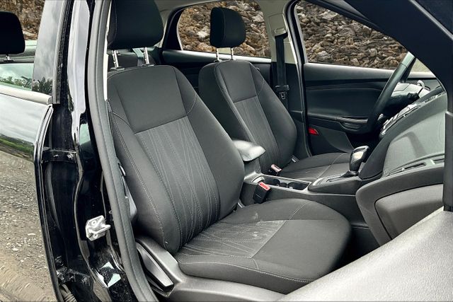 Vehicle image 8 of 33