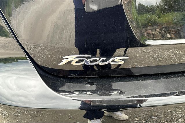 Vehicle image 27 of 33