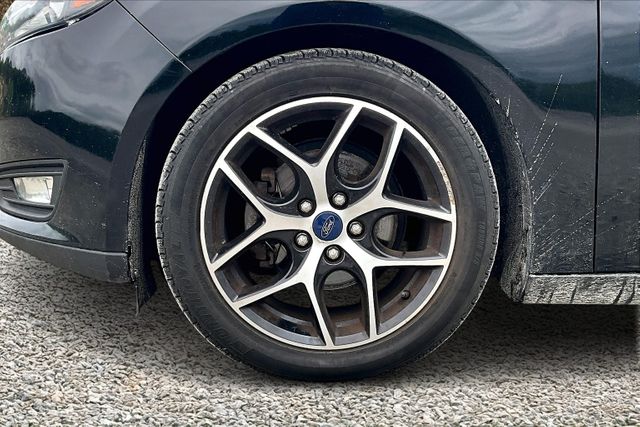 Vehicle image 7 of 33