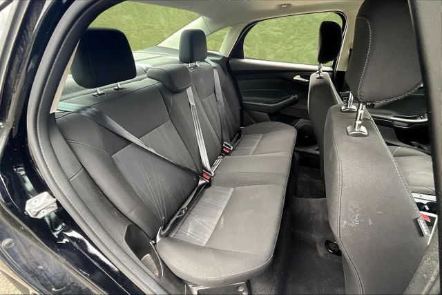 Vehicle image 11 of 33