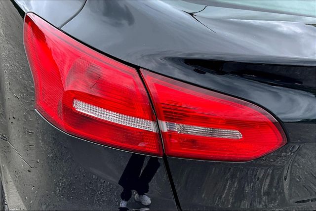 Vehicle image 29 of 33