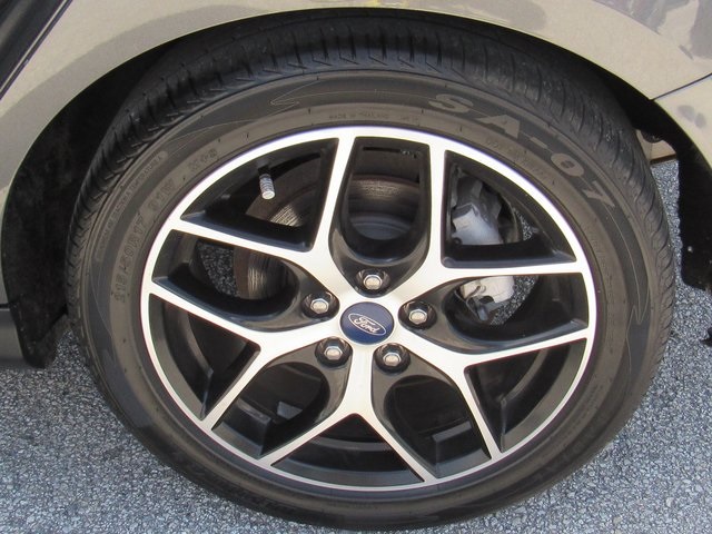 Vehicle image 15 of 40
