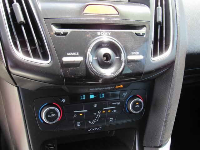 Vehicle image 24 of 40