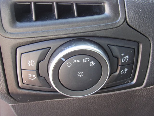 Vehicle image 26 of 40