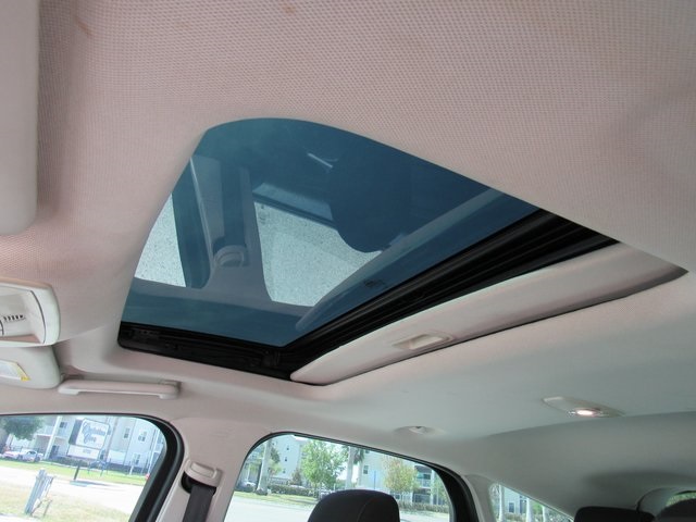 Vehicle image 21 of 40