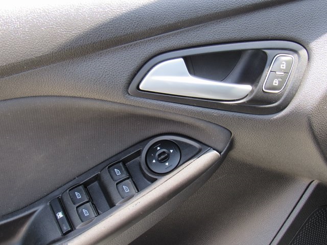 Vehicle image 19 of 40