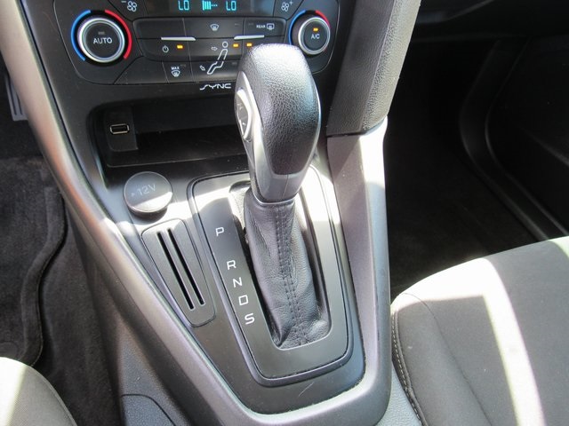 Vehicle image 25 of 40