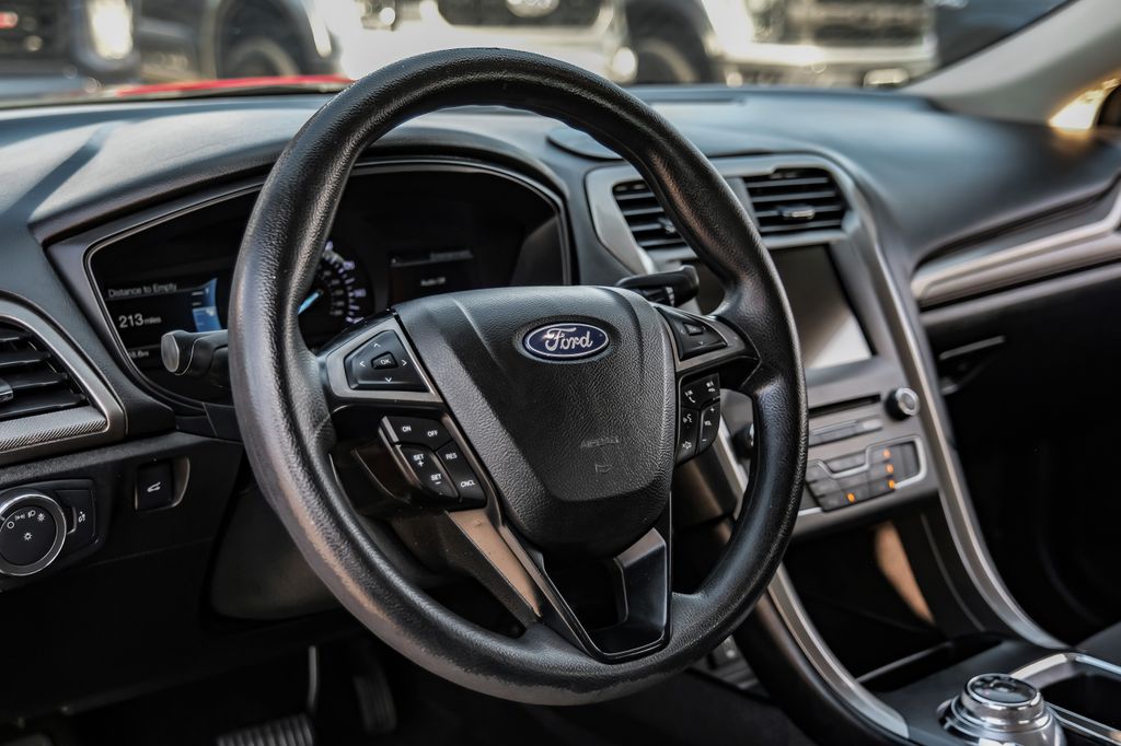 2018 Ford Fusion SE Image 32 of 57