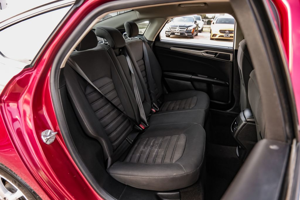 2018 Ford Fusion SE Image 23 of 57