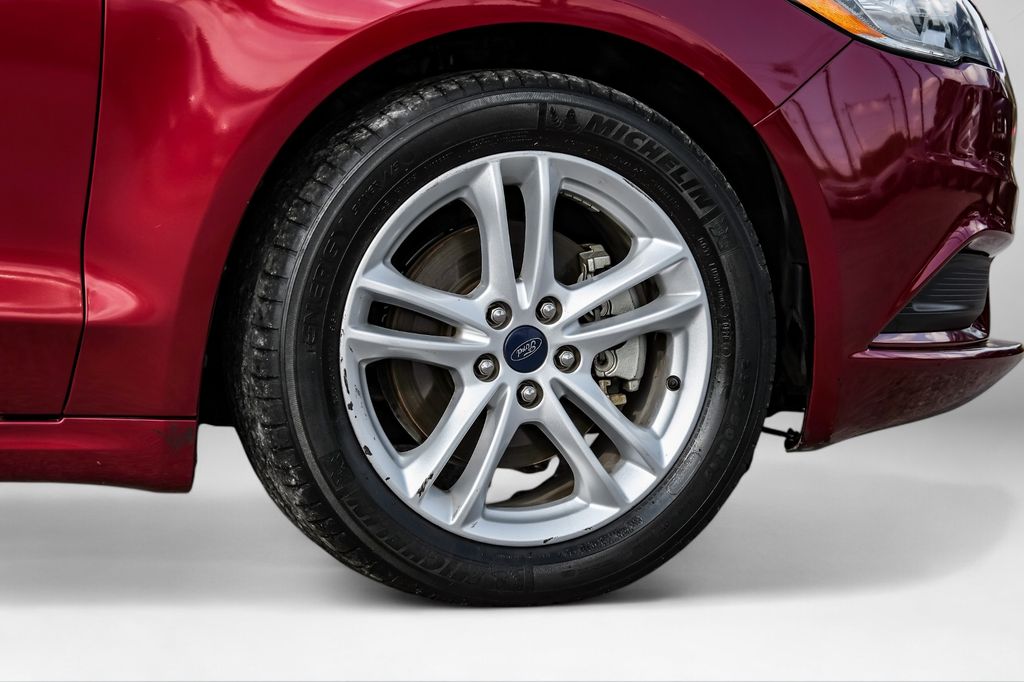 2018 Ford Fusion SE Image 15 of 57