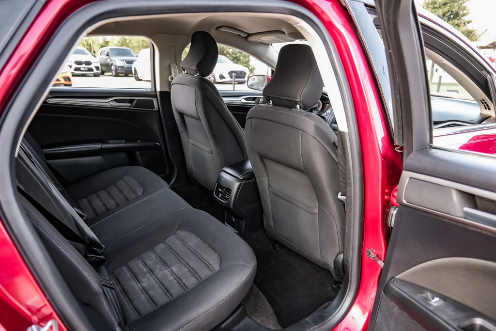 2018 Ford Fusion SE Image 19 of 57