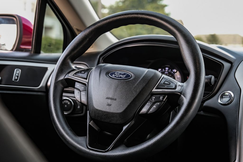 2018 Ford Fusion SE Image 33 of 57