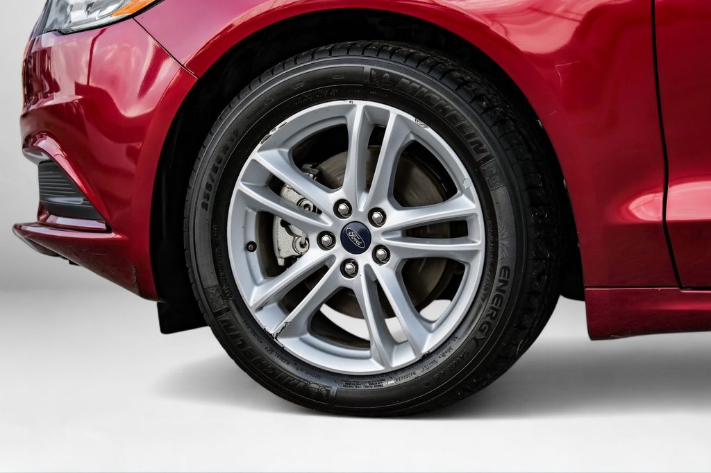 2018 Ford Fusion SE Image 13 of 57