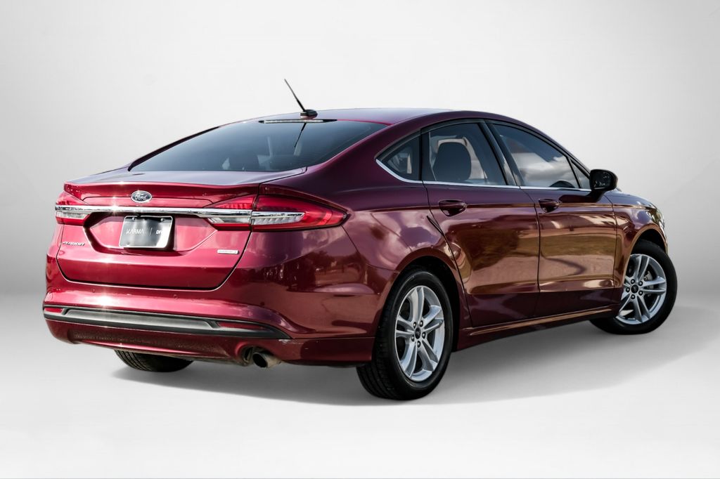 2018 Ford Fusion SE Image 6 of 57