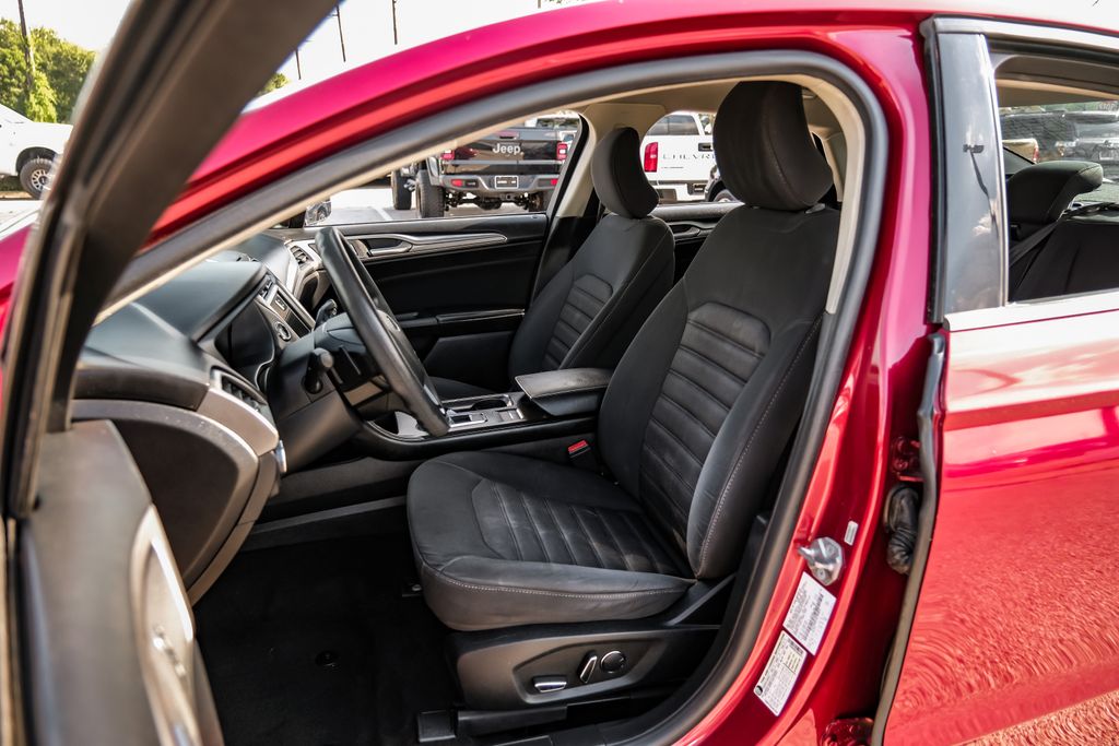 2018 Ford Fusion SE Image 26 of 57