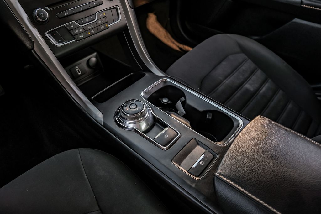 2018 Ford Fusion SE Image 37 of 57