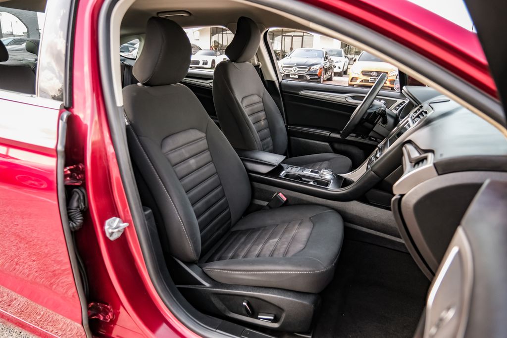 2018 Ford Fusion SE Image 21 of 57