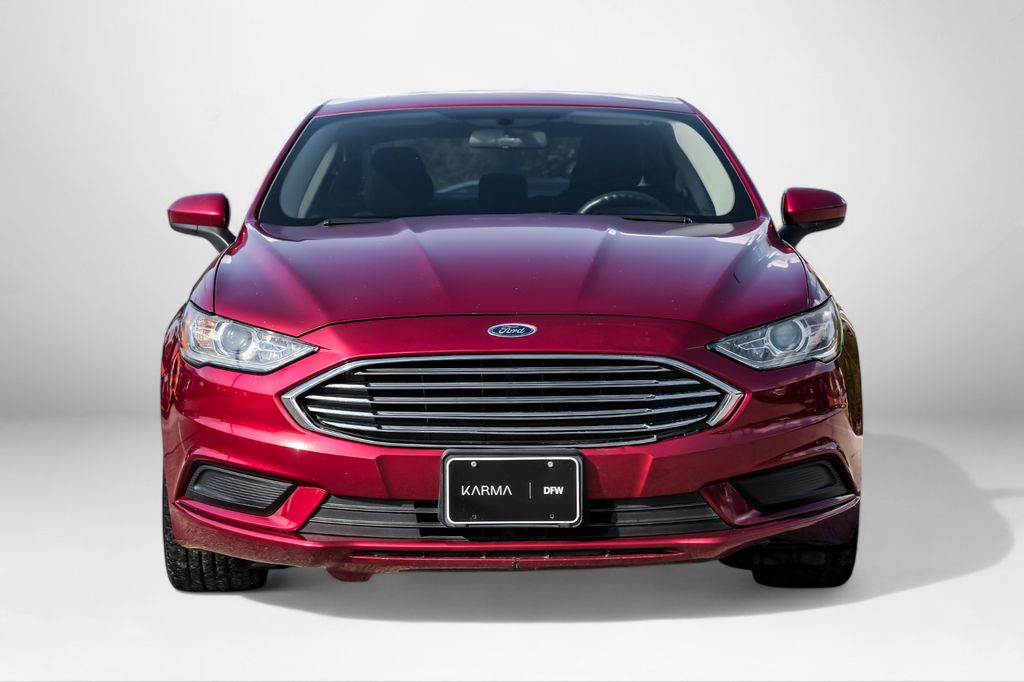 2018 Ford Fusion SE Image 2 of 57