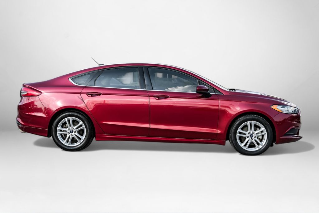 2018 Ford Fusion SE Image 5 of 57