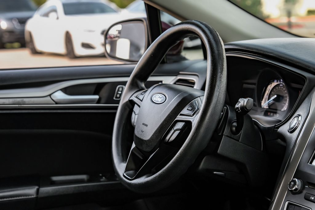 2018 Ford Fusion SE Image 30 of 57