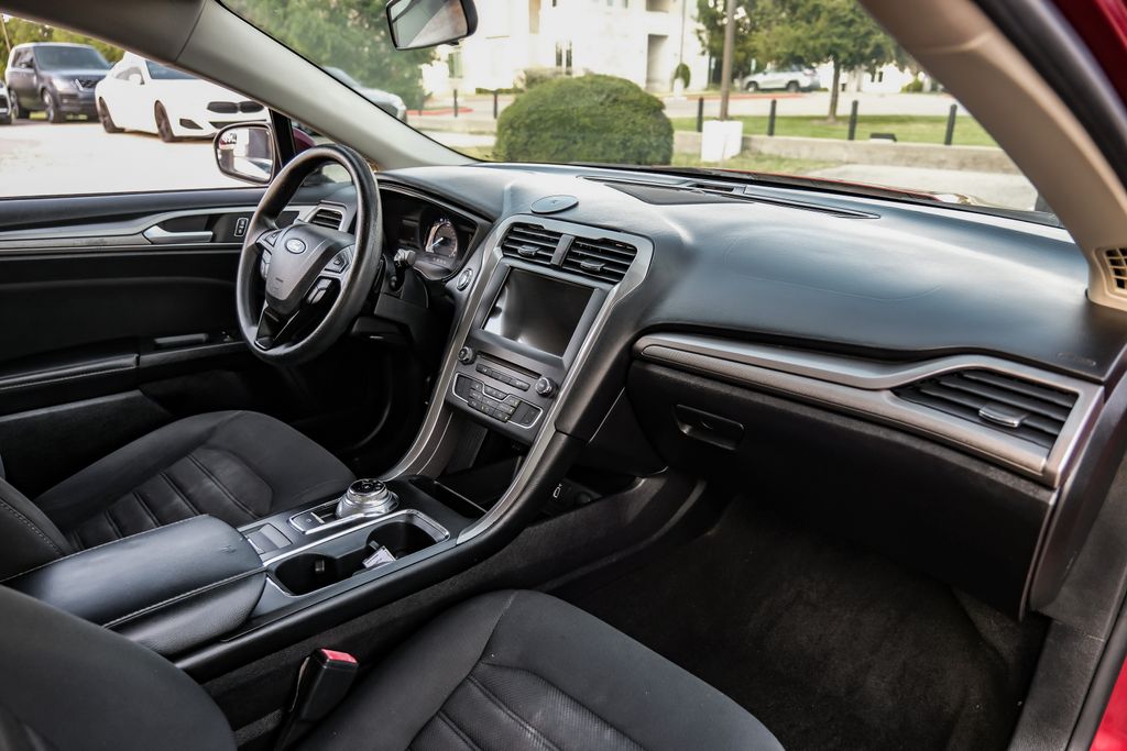 2018 Ford Fusion SE Image 29 of 57