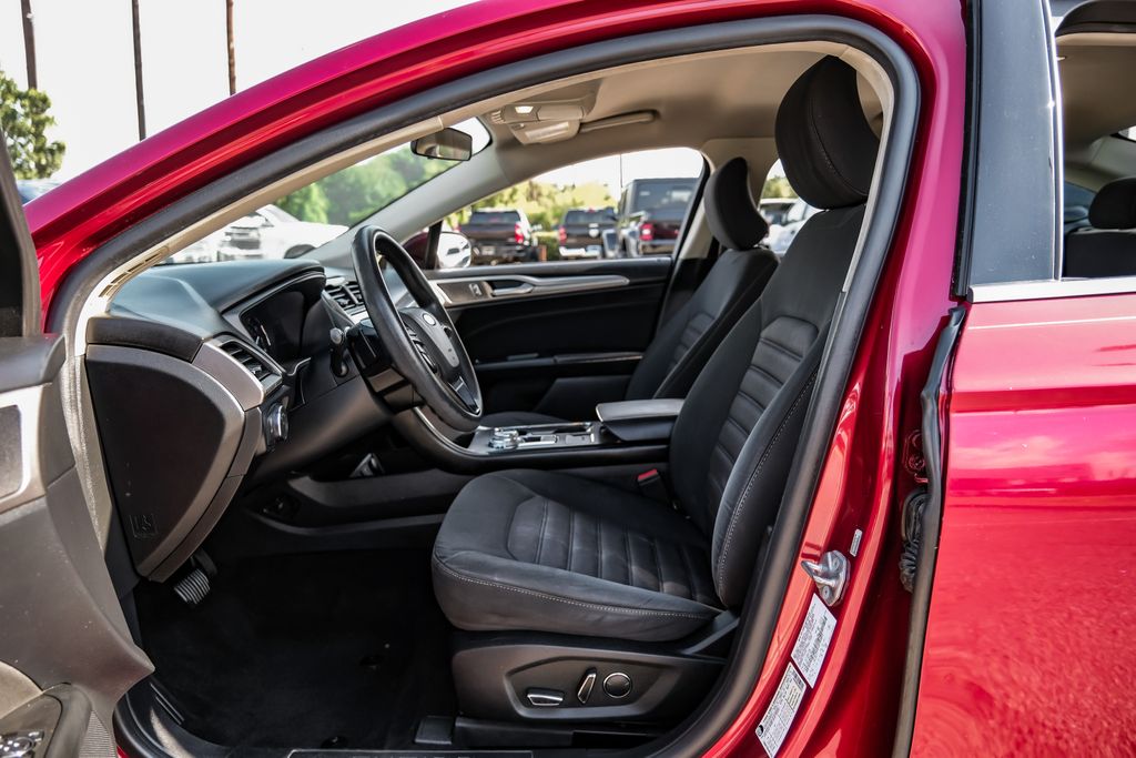 2018 Ford Fusion SE Image 27 of 57