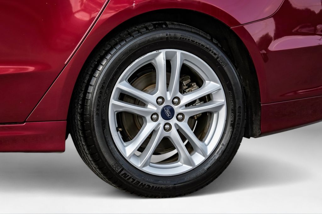 2018 Ford Fusion SE Image 12 of 57