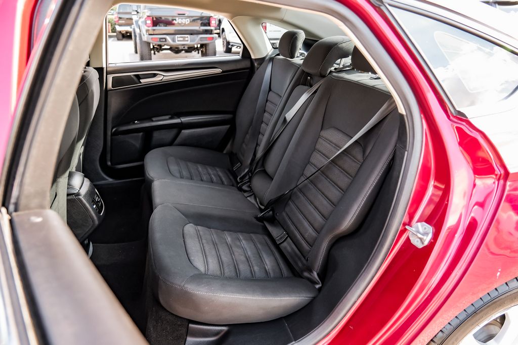 2018 Ford Fusion SE Image 24 of 57