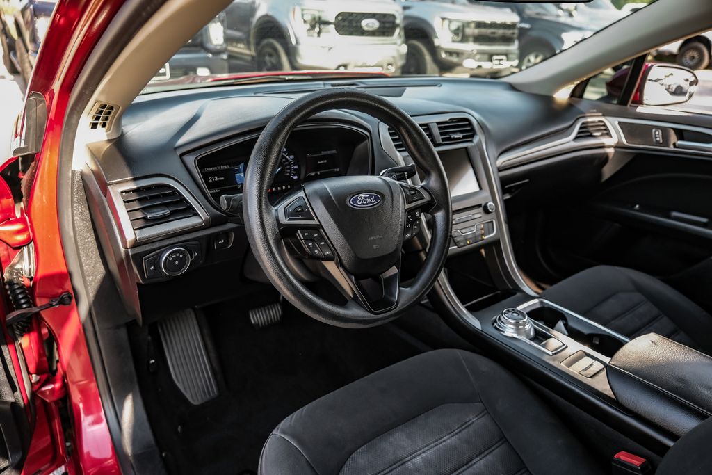 2018 Ford Fusion SE Image 28 of 57