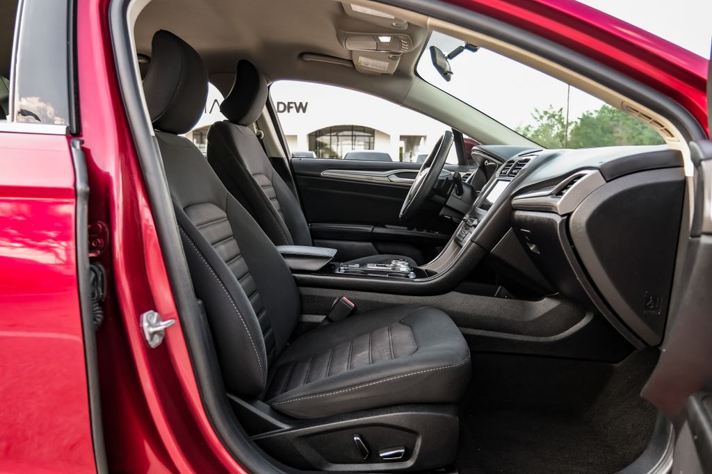 2018 Ford Fusion SE Image 20 of 57