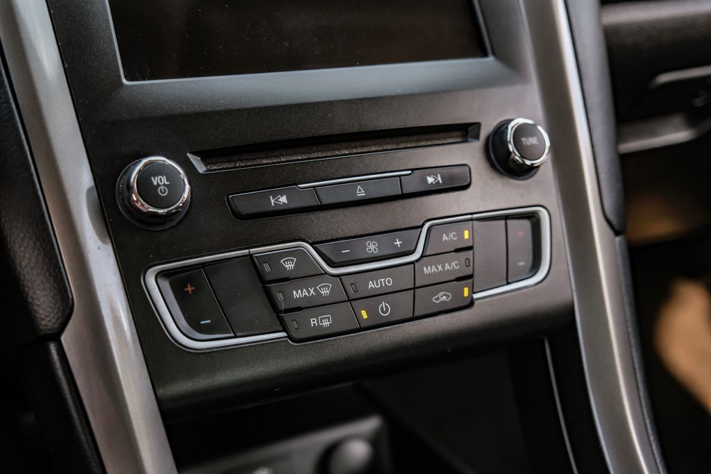 2018 Ford Fusion SE Image 40 of 57