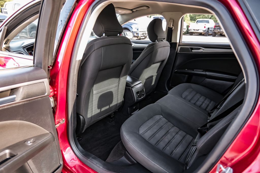 2018 Ford Fusion SE Image 25 of 57