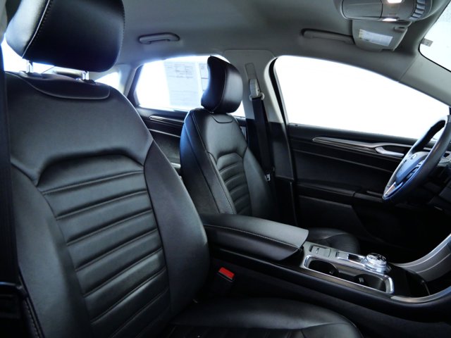 2018 Ford Fusion SE Image 12 of 25