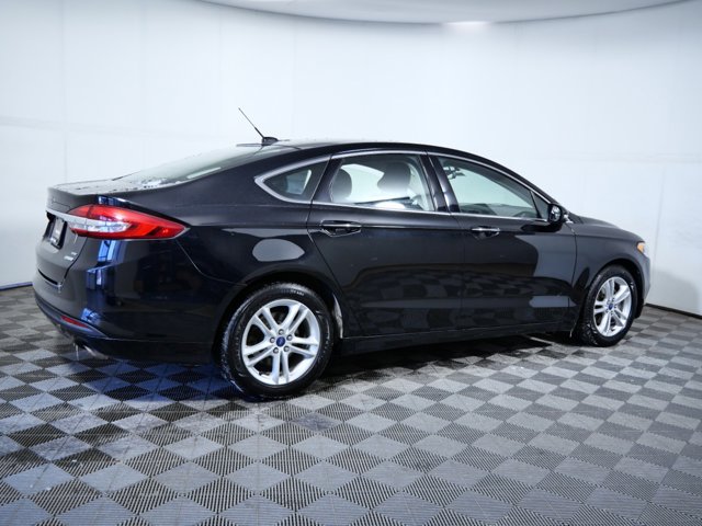 2018 Ford Fusion SE Image 4 of 25