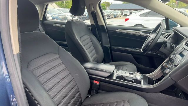 Vehicle image 17 of 22
