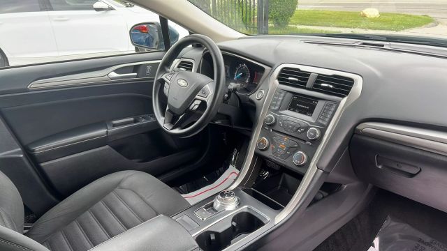 Vehicle image 18 of 22