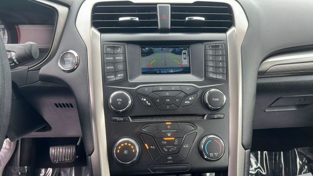Vehicle image 19 of 22