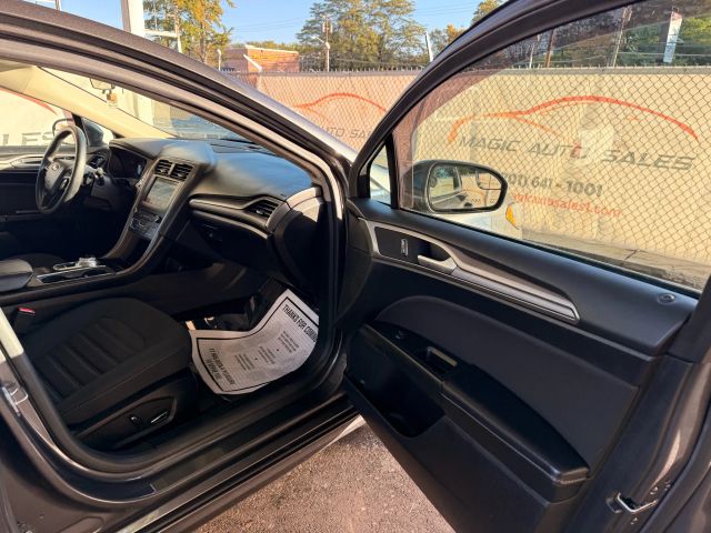 2018 Ford Fusion SE Image 38 of 48