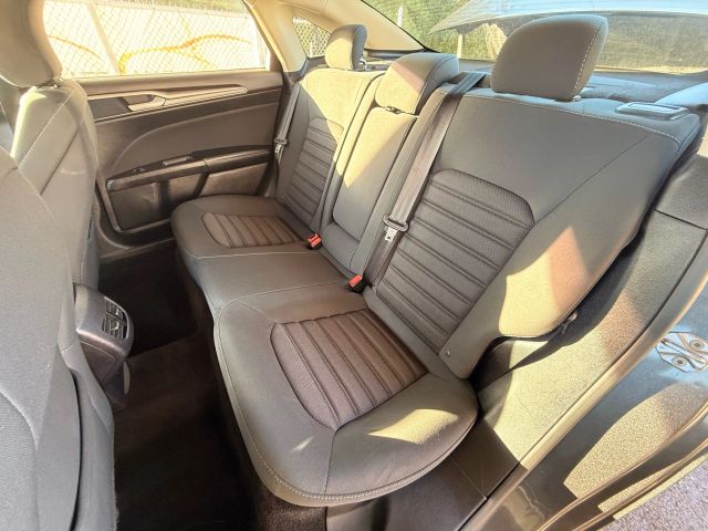 2018 Ford Fusion SE Image 25 of 48