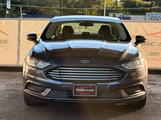 2018 Ford Fusion SE Image 4 of 48