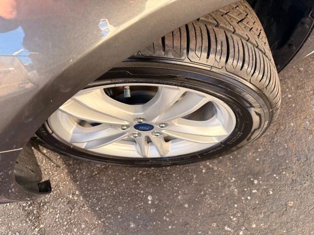 2018 Ford Fusion SE Image 18 of 48