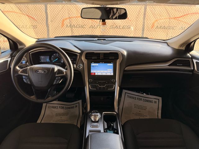 2018 Ford Fusion SE Image 35 of 48