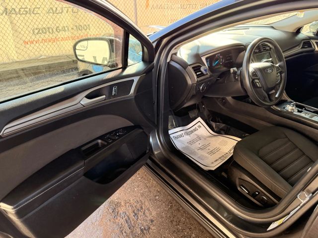 2018 Ford Fusion SE Image 37 of 48