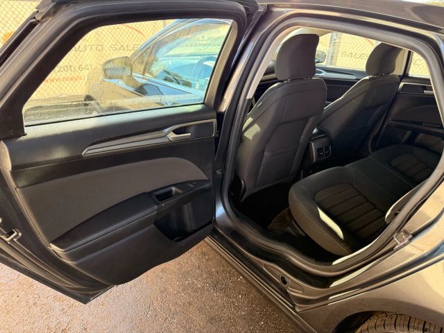 2018 Ford Fusion SE Image 32 of 48