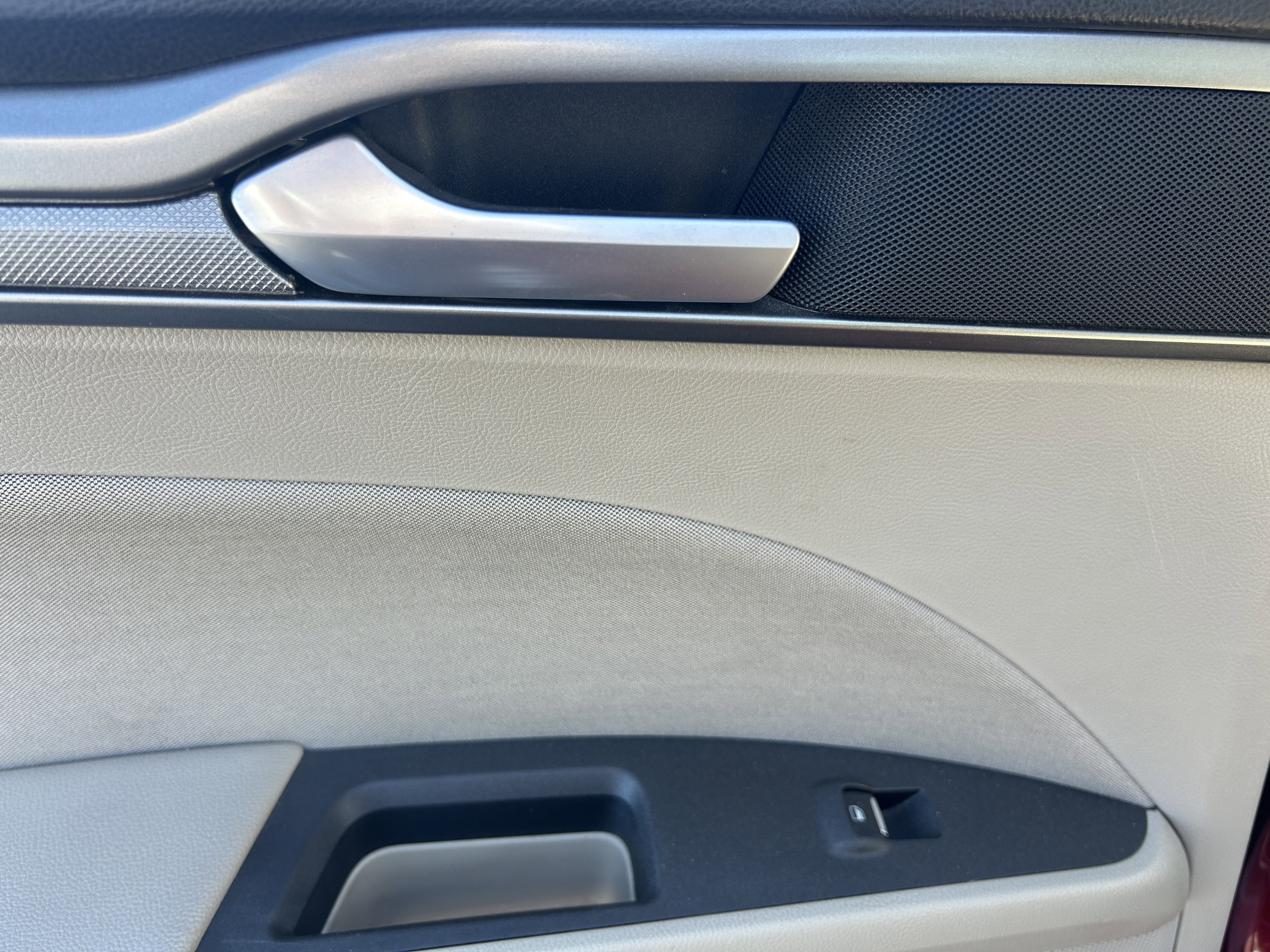 2018 Ford Fusion Hybrid SE Image 28 of 40